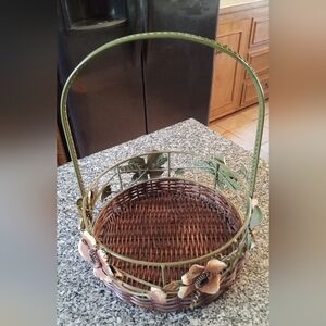 Metal Wicker Rattan Basket w Handle Farmhouse Country Cottage Flower Decor Round
